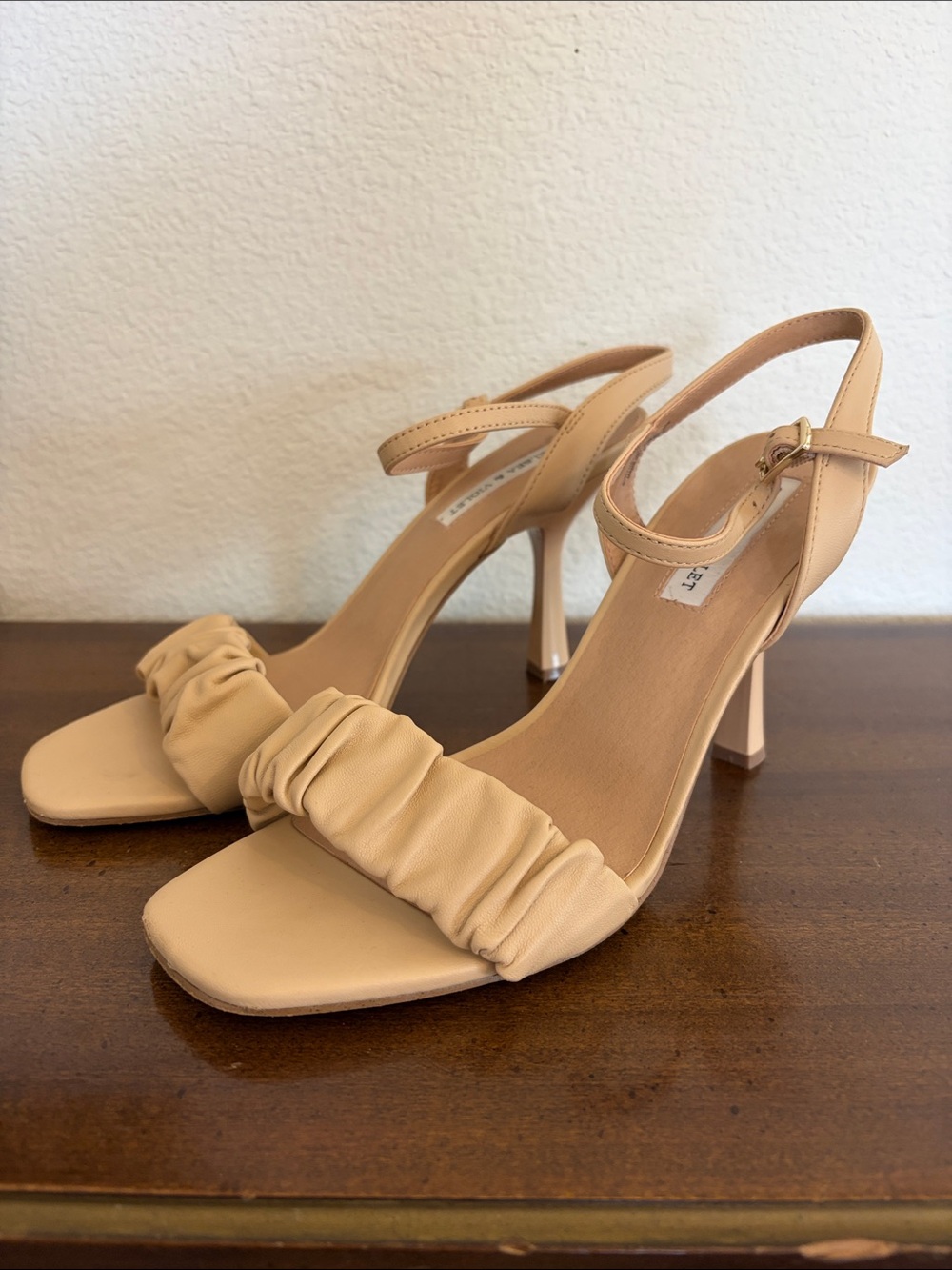 Chelsea & Violet Lindon Tan Beige Ruched Strap Square Toe Heel Sandals 9